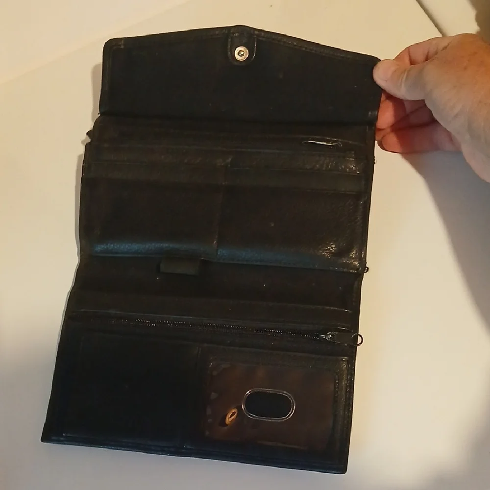 Vintage Fossil Black Leather Women's Wallet With Straps